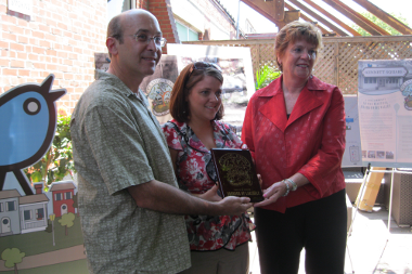 Barry Seymour handing out Classic Towns awards