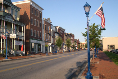 Shopping along city street